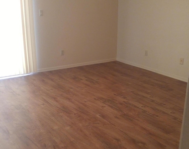 2341 W Shawnee Drive - Photo Thumbnail 11