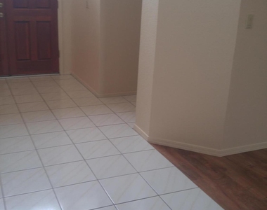2341 W Shawnee Drive - Photo Thumbnail 4