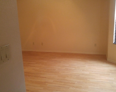 2341 W Shawnee Drive - Photo Thumbnail 7