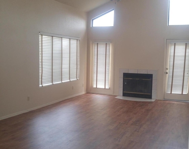 2341 W Shawnee Drive - Photo Thumbnail 10