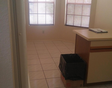 2341 W Shawnee Drive - Photo Thumbnail 5