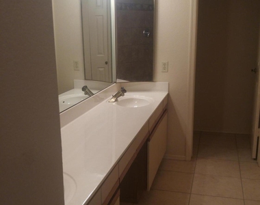 2341 W Shawnee Drive - Photo Thumbnail 2