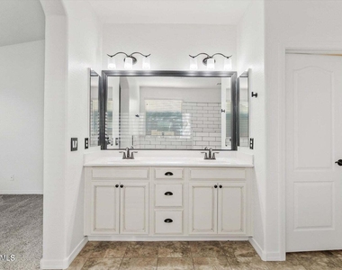 22218 E Cherrywood Drive - Photo Thumbnail 21