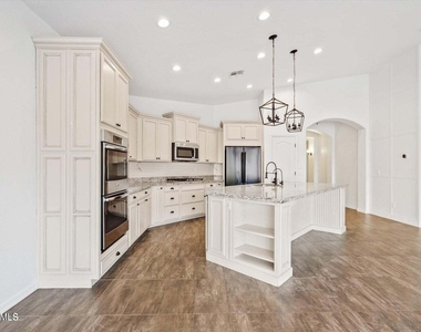 22218 E Cherrywood Drive - Photo Thumbnail 12