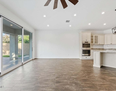 22218 E Cherrywood Drive - Photo Thumbnail 11