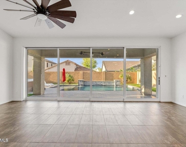 22218 E Cherrywood Drive - Photo Thumbnail 7