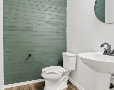 22218 E Cherrywood Drive - Photo Thumbnail 6