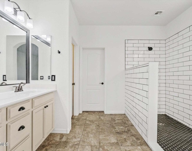 22218 E Cherrywood Drive - Photo Thumbnail 22