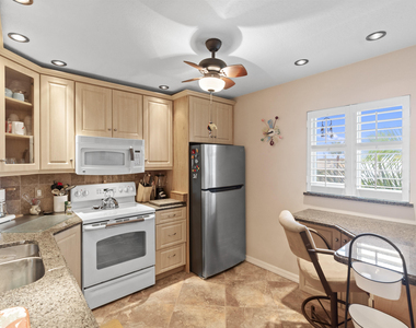 2615 Ne 1st Court - Photo Thumbnail 10