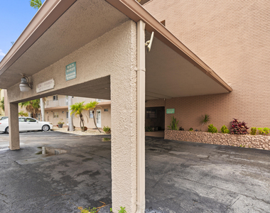 2615 Ne 1st Court - Photo Thumbnail 2
