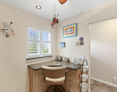 2615 Ne 1st Court - Photo Thumbnail 9