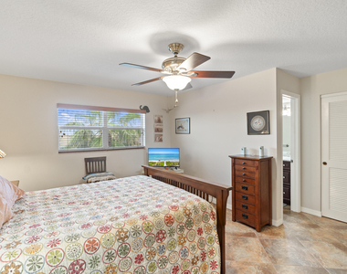 2615 Ne 1st Court - Photo Thumbnail 24
