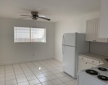 114 Nw 25th Street - Photo Thumbnail 4