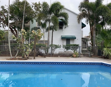 114 Nw 25th Street - Photo Thumbnail 7