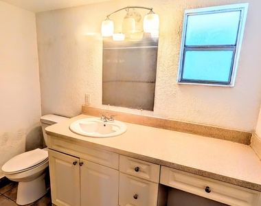 680 Miller Drive - Photo Thumbnail 8