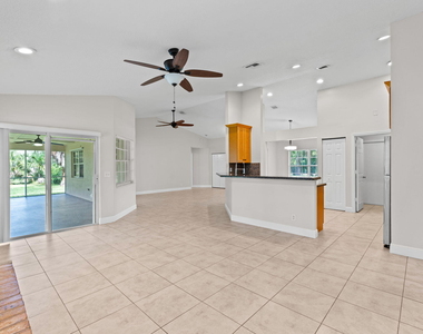 16628 Valencia Boulevard - Photo Thumbnail 12