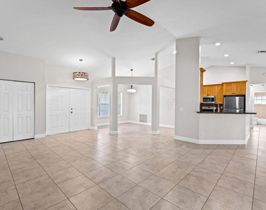 16628 Valencia Boulevard - Photo Thumbnail 5