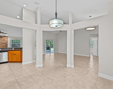 16628 Valencia Boulevard - Photo Thumbnail 7