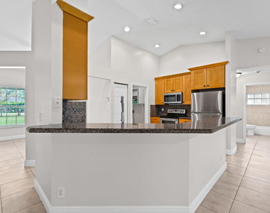 16628 Valencia Boulevard - Photo Thumbnail 11