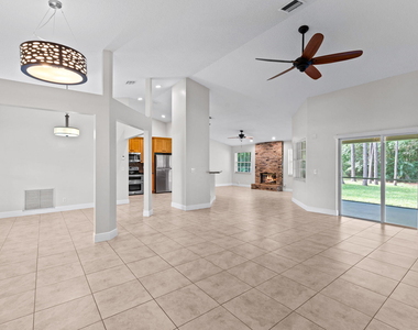 16628 Valencia Boulevard - Photo Thumbnail 6