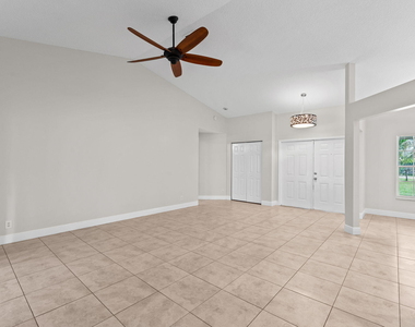16628 Valencia Boulevard - Photo Thumbnail 4
