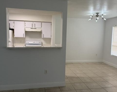 2647 Nw 33rd Street - Photo Thumbnail 8
