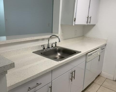 2647 Nw 33rd Street - Photo Thumbnail 12