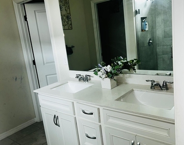 12318 Sw Myrtle Oak Drive - Photo Thumbnail 2