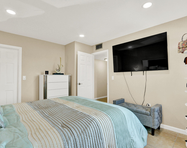 502 Davis Road - Photo Thumbnail 12