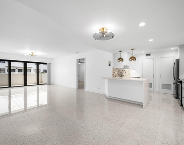 330 Se 20th Avenue - Photo Thumbnail 4