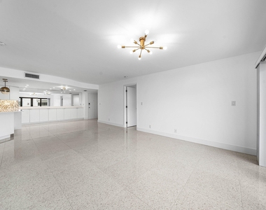 330 Se 20th Avenue - Photo Thumbnail 7