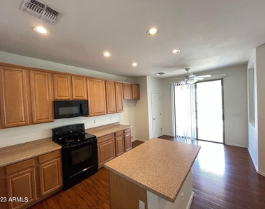 18235 N Alicia Court - Photo Thumbnail 6