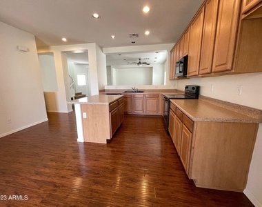 18235 N Alicia Court - Photo Thumbnail 5