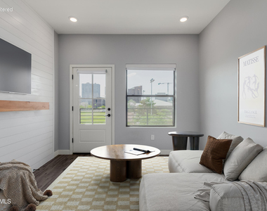 475 N 9th Street - Photo Thumbnail 3