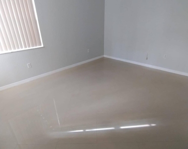 2307 Belmont Lane - Photo Thumbnail 4