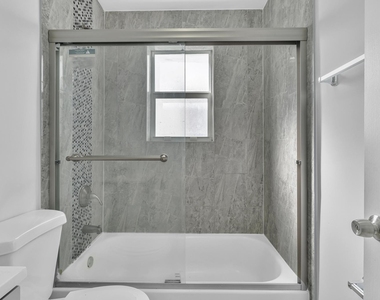 1142 Sw 4th Street - Photo Thumbnail 5