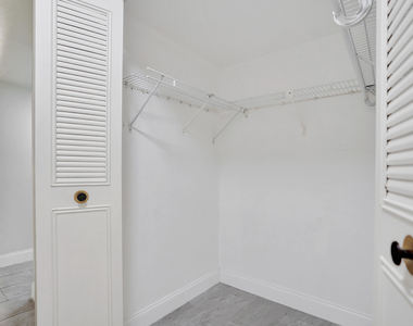 4260 Village Drive - Photo Thumbnail 12