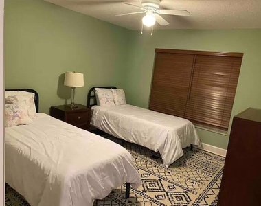1041 Sw John Maccormack Terrace - Photo Thumbnail 4