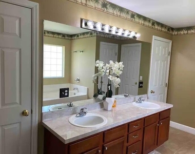 1041 Sw John Maccormack Terrace - Photo Thumbnail 18