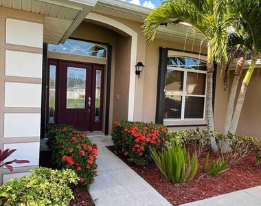 1041 Sw John Maccormack Terrace - Photo Thumbnail 3
