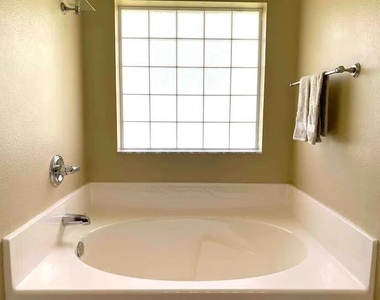 1041 Sw John Maccormack Terrace - Photo Thumbnail 10