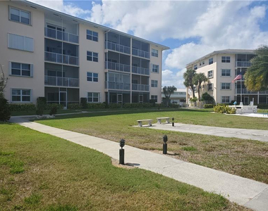 230 N Federal Highway - Photo Thumbnail 12