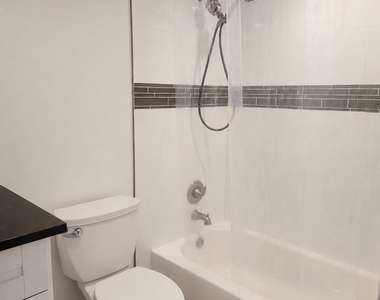 2106 S Cypress Bend Drive - Photo Thumbnail 7