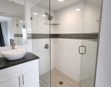 2106 S Cypress Bend Drive - Photo Thumbnail 5