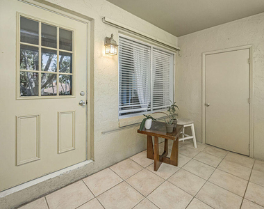 539 Shady Pine Way - Photo Thumbnail 3