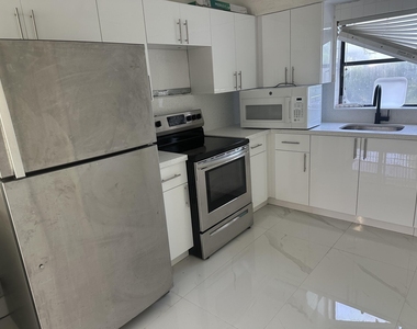 6128 Sw 40th Street - Photo Thumbnail 2