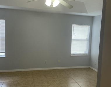 435 Sw Lakota Avenue - Photo Thumbnail 2