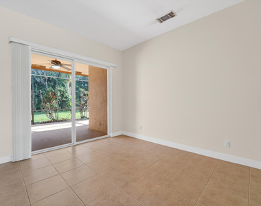 854 Sw St Tropez Court - Photo Thumbnail 8