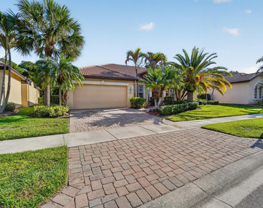 854 Sw St Tropez Court - Photo Thumbnail 2