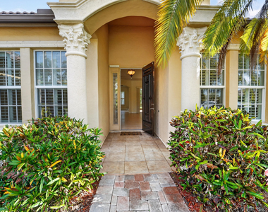 854 Sw St Tropez Court - Photo Thumbnail 5